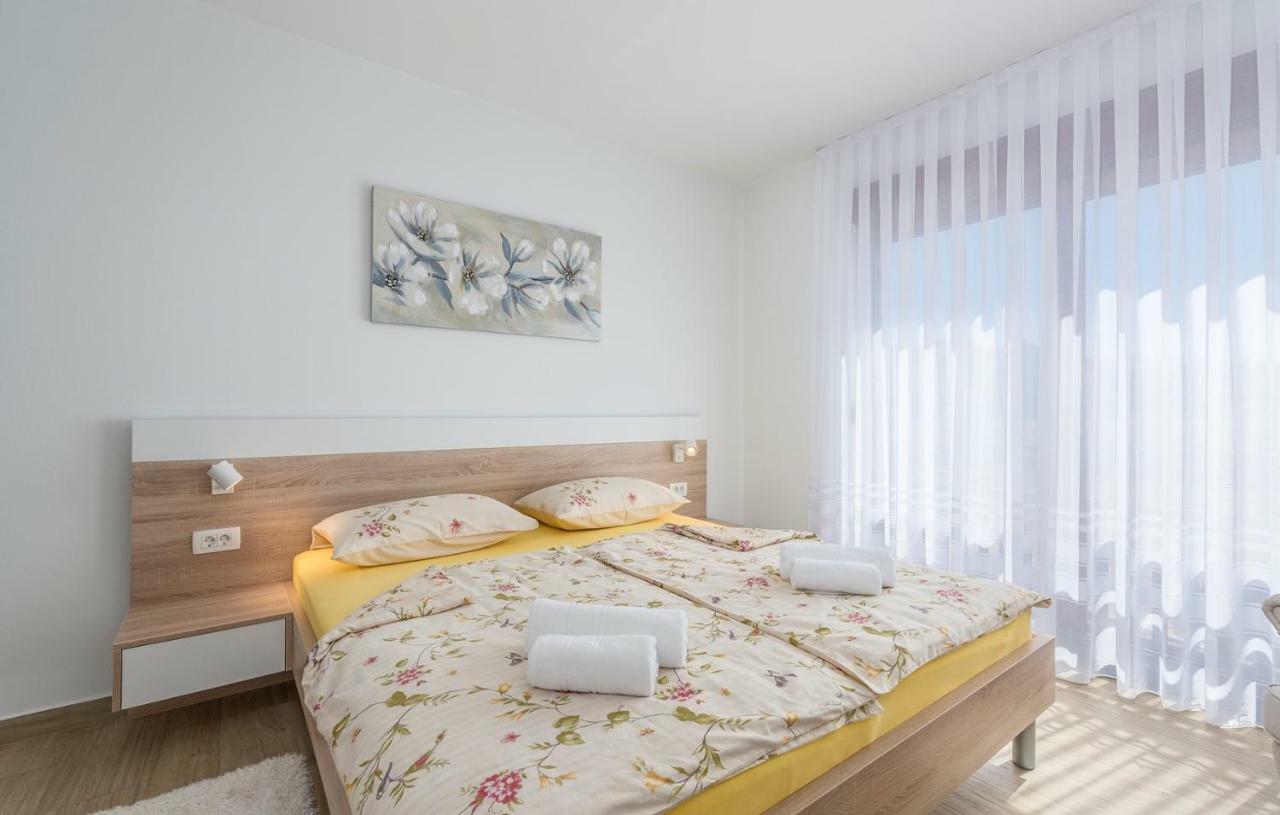 Apartments Hana In Фунтана Экстерьер фото